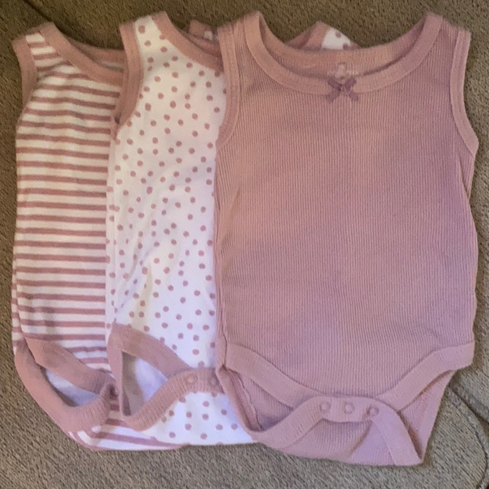 Kyle&Deena 3 piece onesie set.